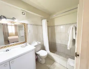 Melrose Beach Apartments Inc - Bathroom