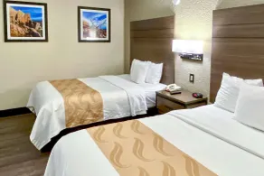 Quality Inn & Suites Airport - Chambre