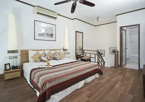 Clarks Amer - Room