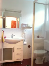 Homestead Motel - Bathroom