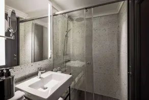 Ramada Encore by Wyndham Indore Nipania - Bathroom