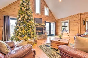 Quaint Creston Hideaway w/ Mtn Views & Hot Tub! - Interior