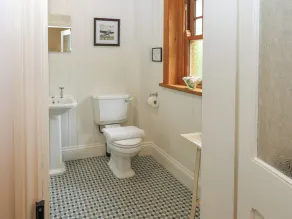 Plum Tree Cottage - Badezimmer