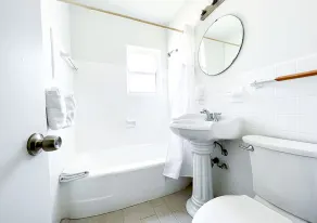 Winterset - Bathroom