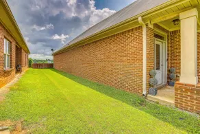 Walk to Shops & Dining! Quiet Fultondale Home - Interiör