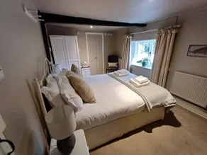 The Fox Goes Free - Room
