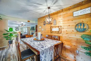 Onalaska Home w/ Game Room, Sunroom & Lake View! - Innenbereich