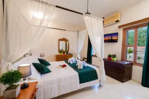 Emerald Dream House - Room