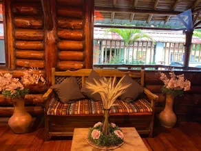 La Posada de Mindo - Lobby sitting area