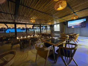 The Hood 102 - Restaurant