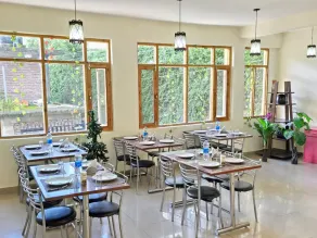 Hotel The Destination Manali 850m from Mall Road - Restaurante