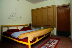The Hostalgic Jibhi - Hostel - Room