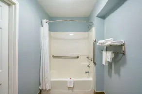 Baymont by Wyndham Gallatin - Salle de bain