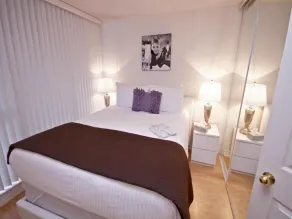Conservatory Tower Suites - Glen Grove - Room