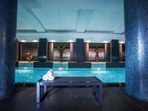 Quay West Suites Melbourne - Pool