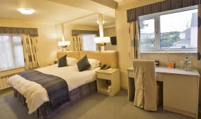 Cobo Bay Hotel - Chambre