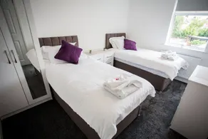 Halford House 3 Bed Town Centre Home from Home with Parking for 2 cars Prime Location Tamworth - Room