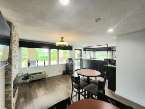 Super 8 by Wyndham Shreveport - Coin salon dans le hall