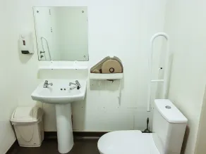 Four Courts Hostel - Bathroom