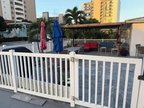 Pelican By The Sea - Pool