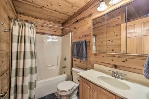 Paddle Ready: Hayward Lake View Retreat w/ BBQ - Innvendig