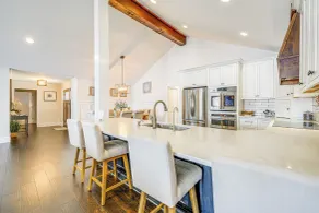 Lakefront Lake Oconee Home: Boat Dock + Hot Tub - Innvendig
