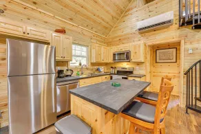 Near Greenbrier River! Mtn-view Cabin w/ Fire Pit - Interiör