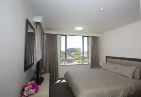 Stunning 2 Bedroom Apartment - Room