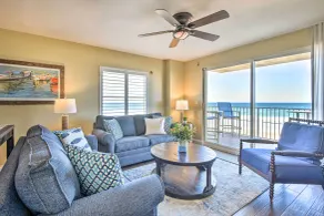 Luxe Oceanfront Condo w/ Pool, Beach Access + Gear - Interiör