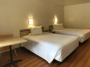 Travelodge by Wyndham Fayetteville - Room