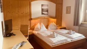 Hotel-Gasthof Post - Grossglockner Alpenstrasse FREE ENTRY ! - Room