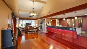 Best Western Plus Forest Park Inn - Réception