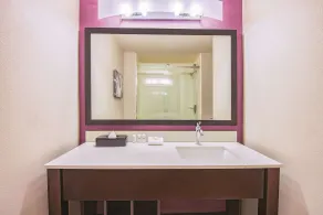 La Quinta by Wyndham York - Room