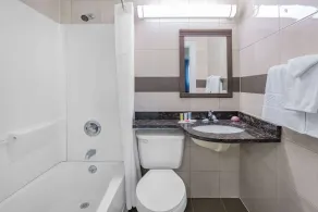 Super 8 by Wyndham Lindenhurst - Salle de bain
