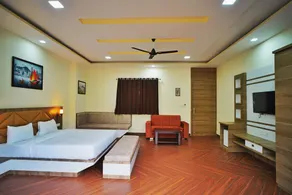 Serenity Hill Resort Near 2Km Fateh Sagar Lake Udaipur - Zimmer