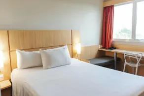Aera São José Floripa - Hotel com café da manhã incluso e a passos do Shopping Itaguaçu - Room