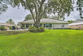 Crystal River Gem Near Three Sisters Springs! - Interior