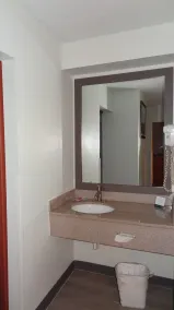 Quality Inn & Suites Raleigh North - Bathroom