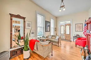 Historic 'Watson' Brick House w/ Private Deck! - Interiør