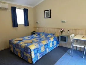 Sandy Hollow Tourist Retreat - Room
