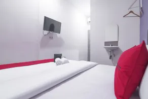 RedDoorz near ITC Mangga Dua - Room