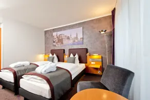 Ramada by Wyndham Dresden - Room