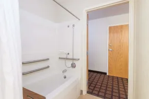 Microtel Inn & Suites by Wyndham Uncasville Casino Area - Salle de bain