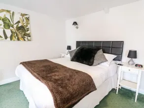 Triangle Inn Coachouse - Room