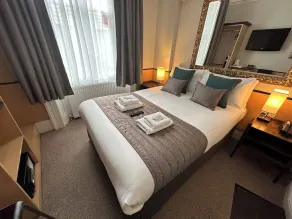 Tudor Court Hotel - Room