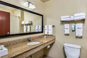 Cobblestone Inn & Suites - Brillion - Bad