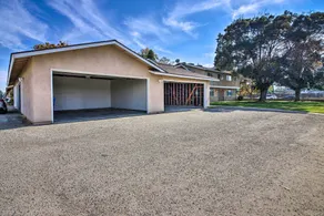 Central Bakersfield Townhome w/ Private Patio - Innvendig