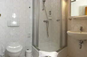gut-Hotel Pommernhotel Barth - Bathroom