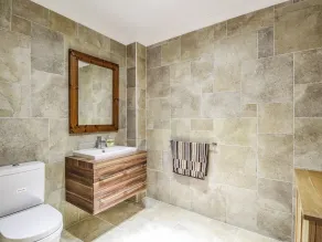1 The Coach House - Bathroom