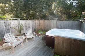 Redwood Cottage-Pet Friendly - Outdoor spa tub